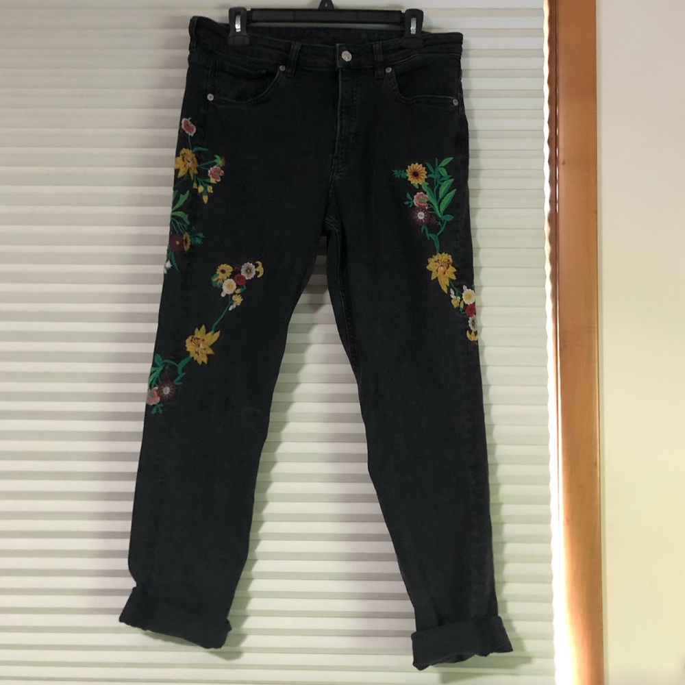 Embroidered flower black mom jeans